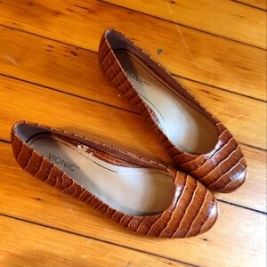 Vionic "Hannah " croc ballet flats